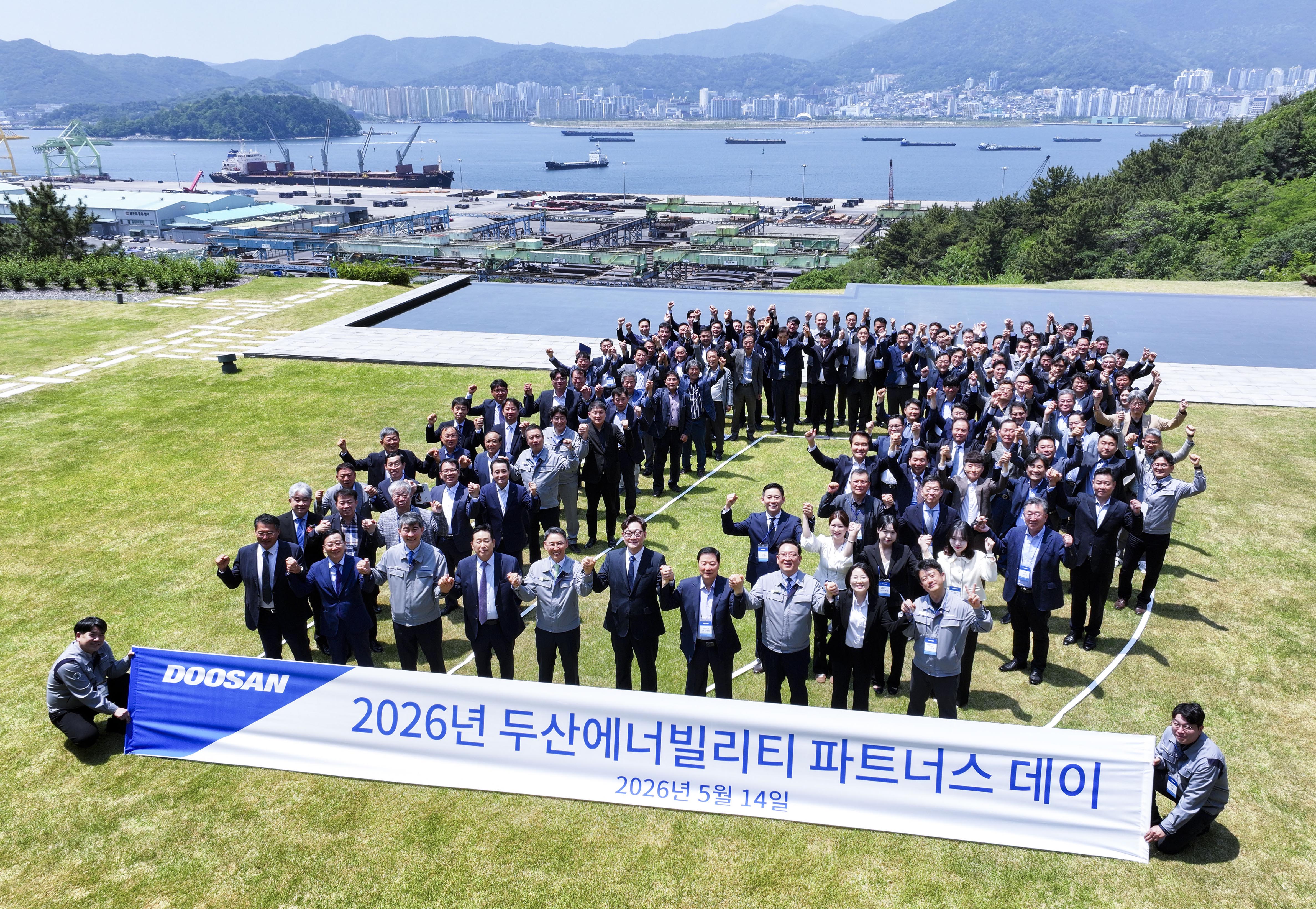 ▲ Attendees posing for a group photo at the “Partner’s Day 2026” held at Doosan Enerbility’s Changwon headquarters on May 14.
