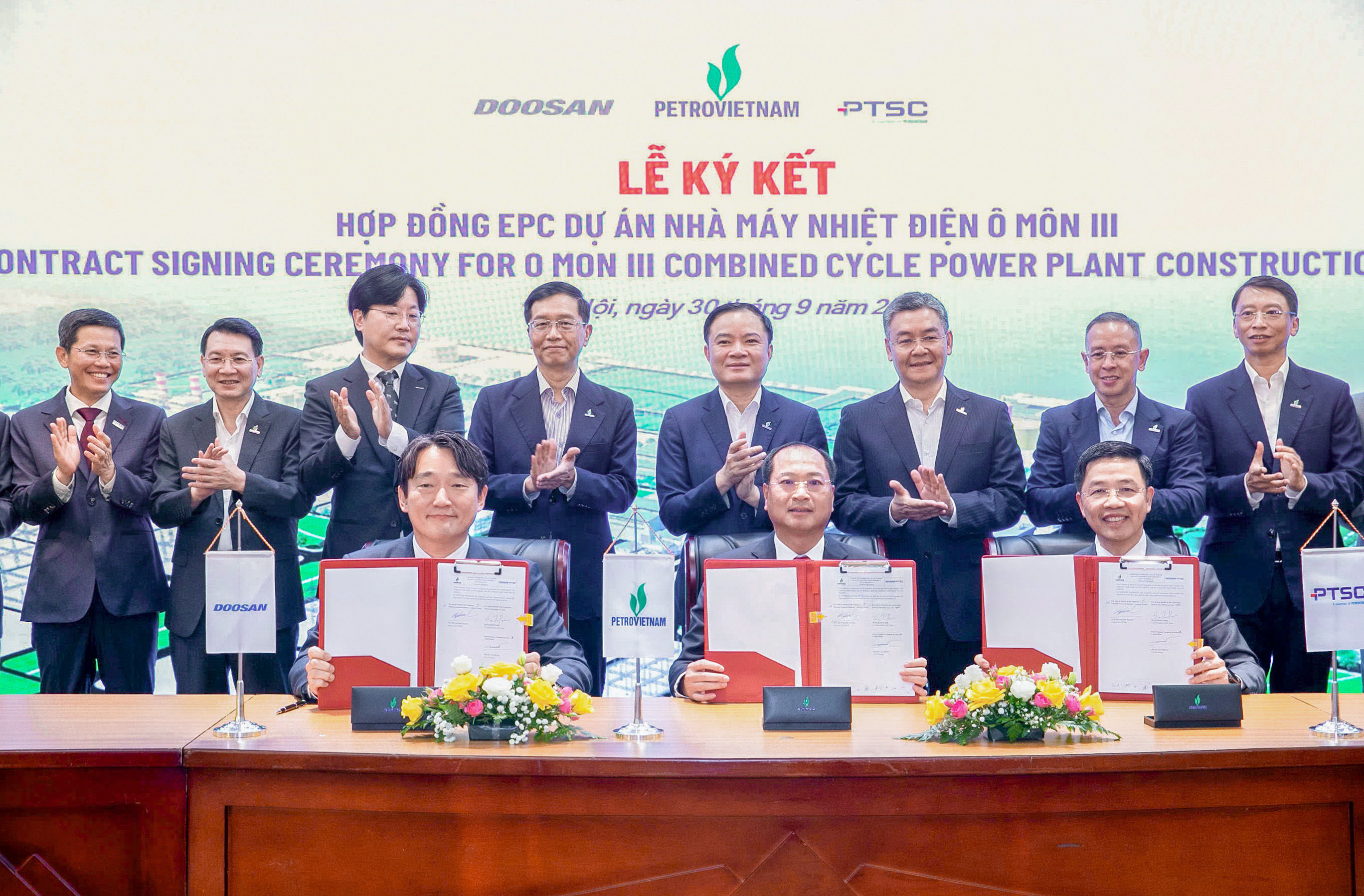 ▲ On Sept. 30(local time), the contract signing ceremony for the O Mon III project was held in Hanoi with the related parties, including Le Ngoc Son, Chairman of PVN (back row, 5th from the left); Le Manh Cuong, President of PVN (back row, 3rd from the right) and Seongyeol Lee, Doosan Enerbility Senior VP of EPC Sales & Marketing (back row, 3rd from the left). (Front row, left to right) Sungjoon Park, Doosan Enerbility VP of EPC Sales & Marketing; Nguyen Manh Tuong, O Mon III & IV Project Supervisor of PVPMB (org. under PVN); Pham Van Hung, Vice President of PTSC.